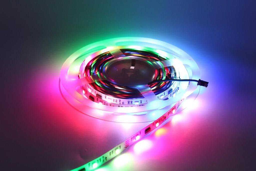 RGB a RGB+W LED pásky: Jaký je v nich rozdíl?