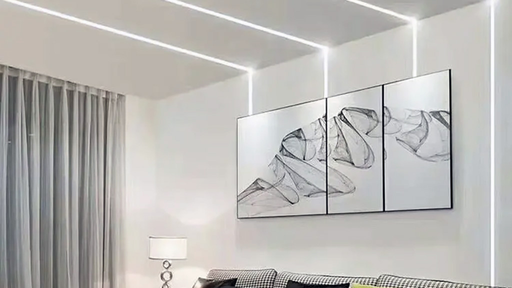 Video srovnání osvětlení před a po instalaci pásku