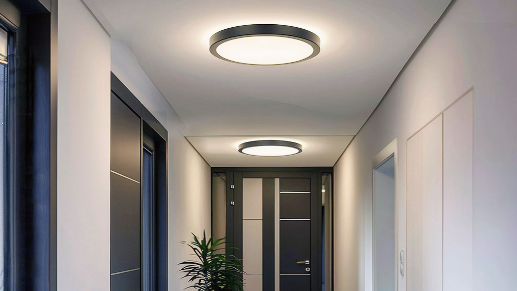 Obrázek energetického štítku a prostorů LED panelu, zdůrazňující jeho úspornost a moderní design.