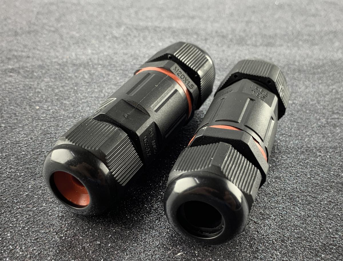 Schwarzer Wasserdichter Stecker I CSJ IP68 3x 1.5
