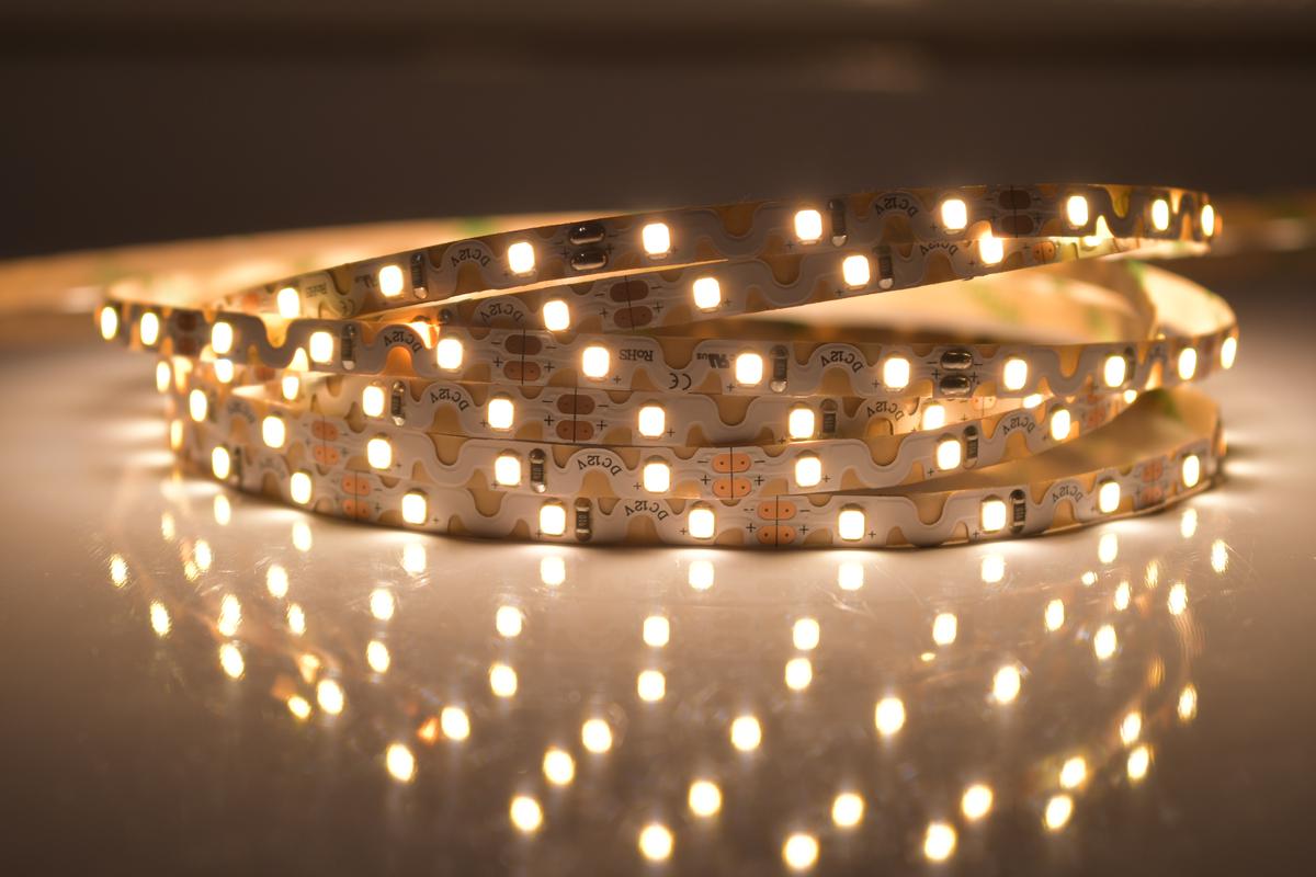 LED pásik 6,2W/m 12V ohebná teplá biela