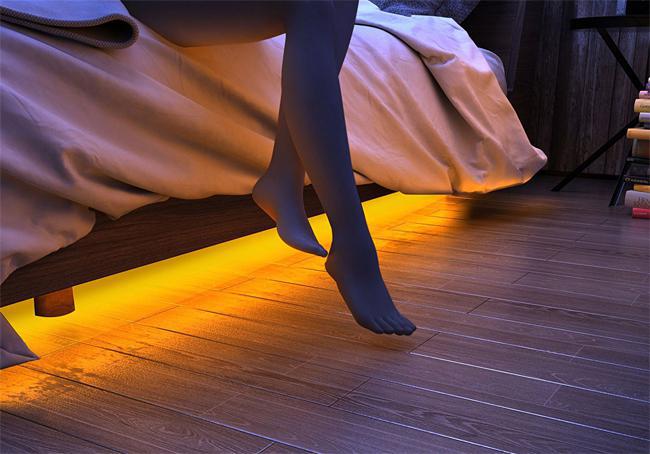 LED pásik pod lôžko 2x 3W s 2x čidlom