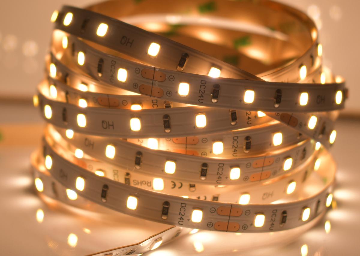 LED pásik 4,8W/m vnútorná teplá biela 24V