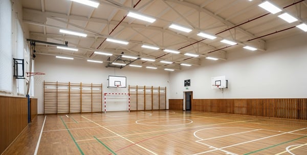 Sporthalle mit LED-Beleuchtung