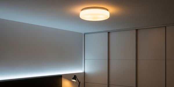 Deckenleuchte als Grundbeleuchtung im Schlafzimmer