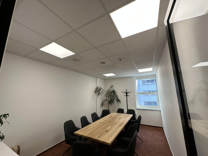 Stříbrný podhledový LED panel 600x600mm 45W studená 5100lm
