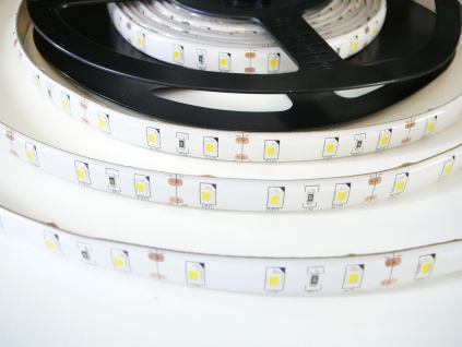 LED pásek W300 zalitý 12W/m denní bílá 12V