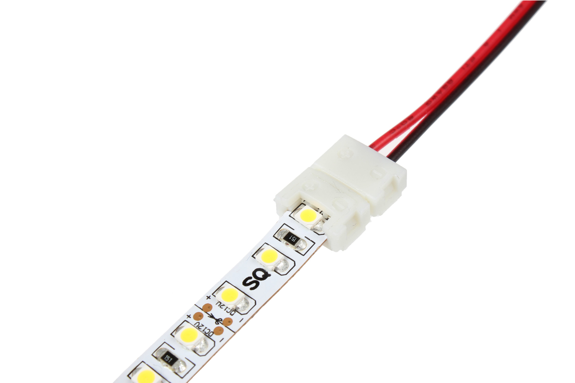 Obrázek zobrazující přípojku a kabel v elegantním designu na pozadí LED osvětlení.